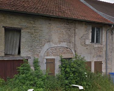 Maison à rénover proche des lacs