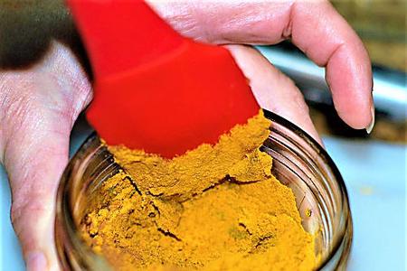Ne prenez plus un gramme de curcuma avant d'avoir lu cet article !